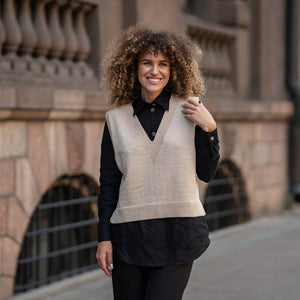 Open image in slideshow, Women&#39;s Merino Wool Vest Isla

