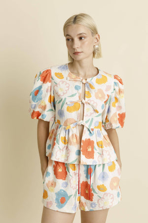 Open image in slideshow, AT1976 - FLORAL TOP W/ TIES
