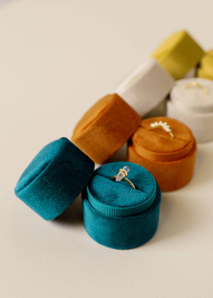 Velvet Jewelry Box - Circle - Cream