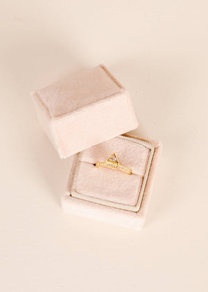 Open image in slideshow, Velvet Jewelry Box - Square - Cream
